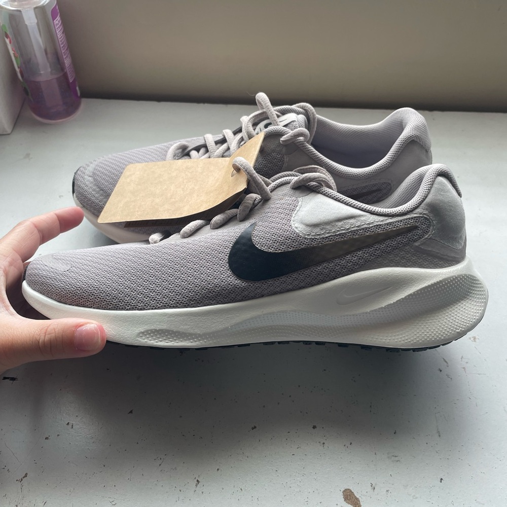 NWT Nike Revolution 7